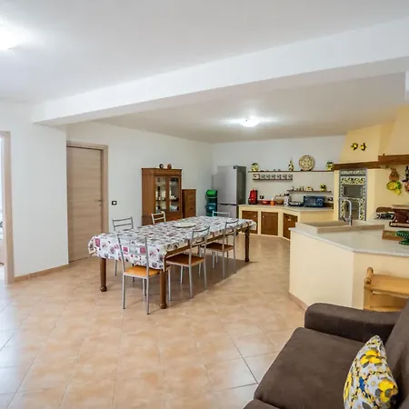 بيت للعطل Scirocco House Limone روسوليني